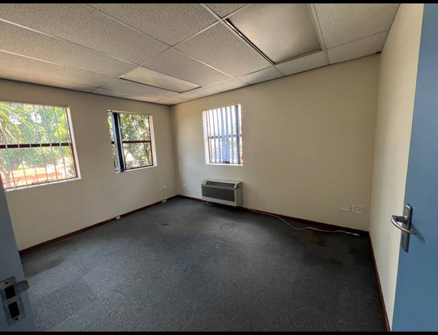 192M² BUSINESS TO LET IN WELTEVREDEN PARK